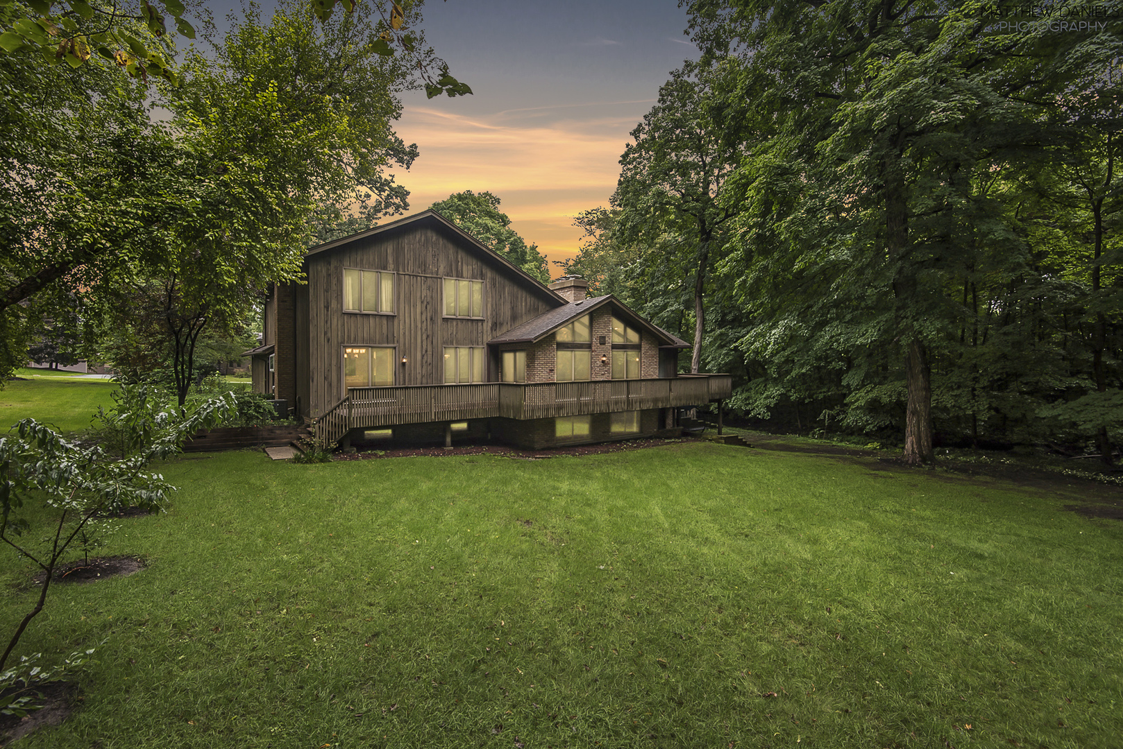 584 Aberdeen Road Frankfort, IL 60423 - Photo 3 of 60 a front view of a house with garden