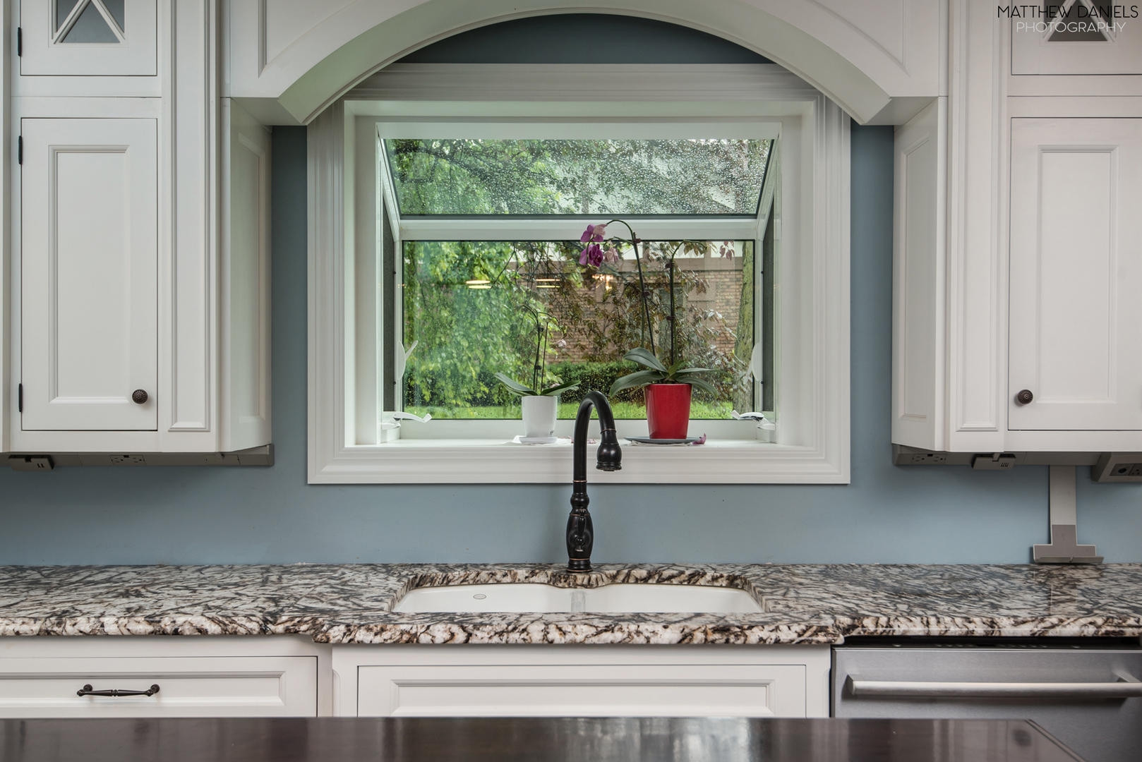 584 Aberdeen Road Frankfort, IL 60423 - Photo 22 of 60 a kitchen with an window