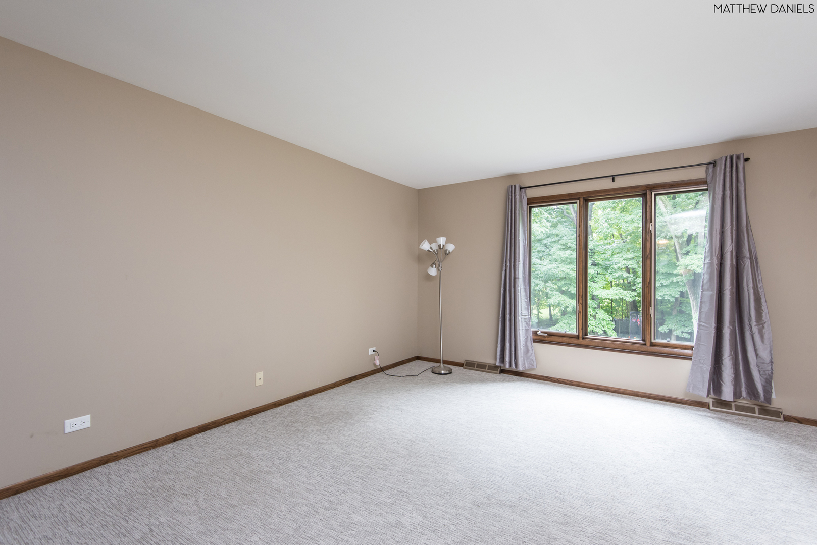 584 Aberdeen Road Frankfort, IL 60423 - Photo 34 of 60 an empty room with windows