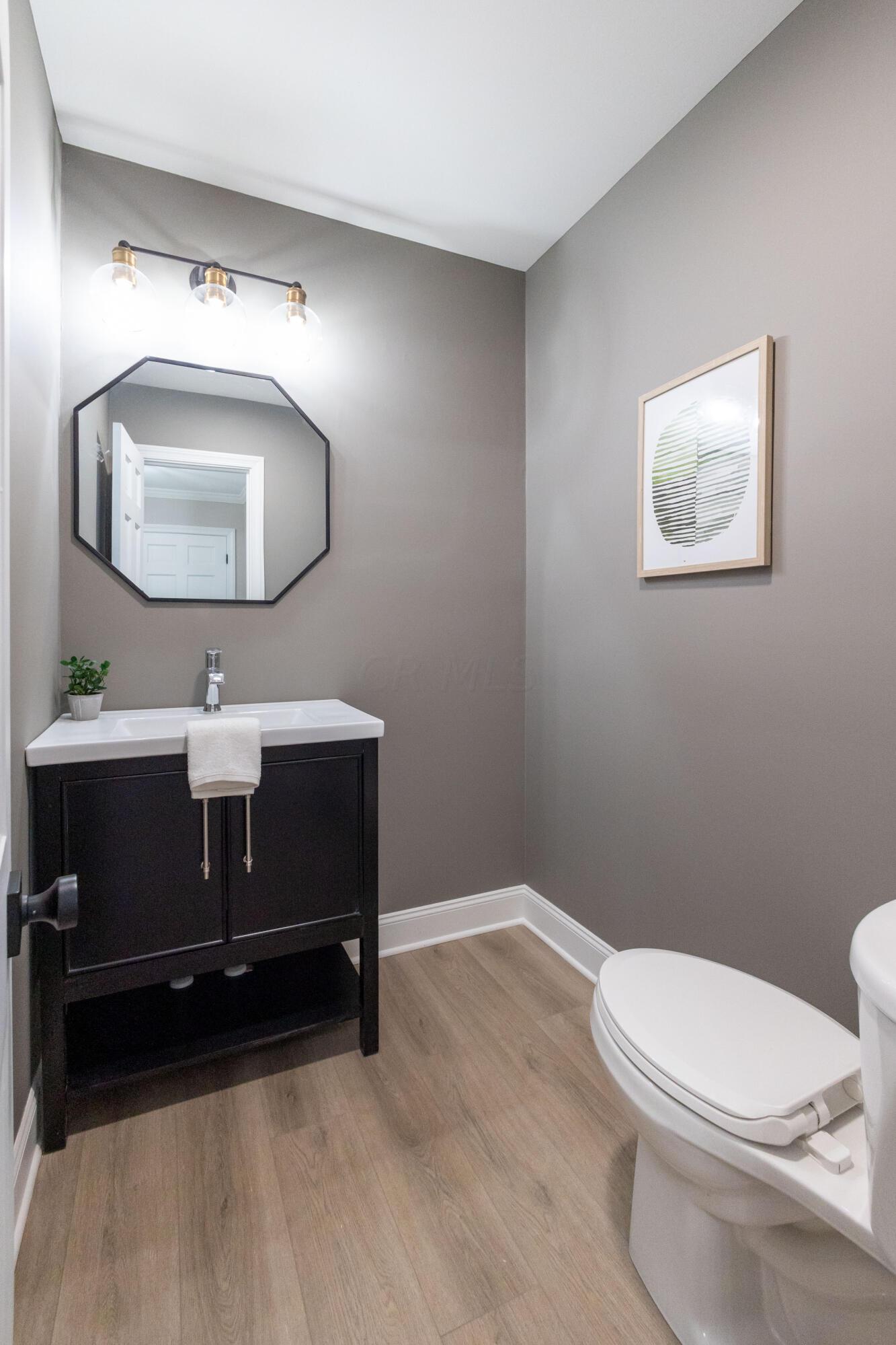 5877 Rock Hill Road Columbus, OH 43213 - Photo 19 of 34 Main Fl - Half Bath