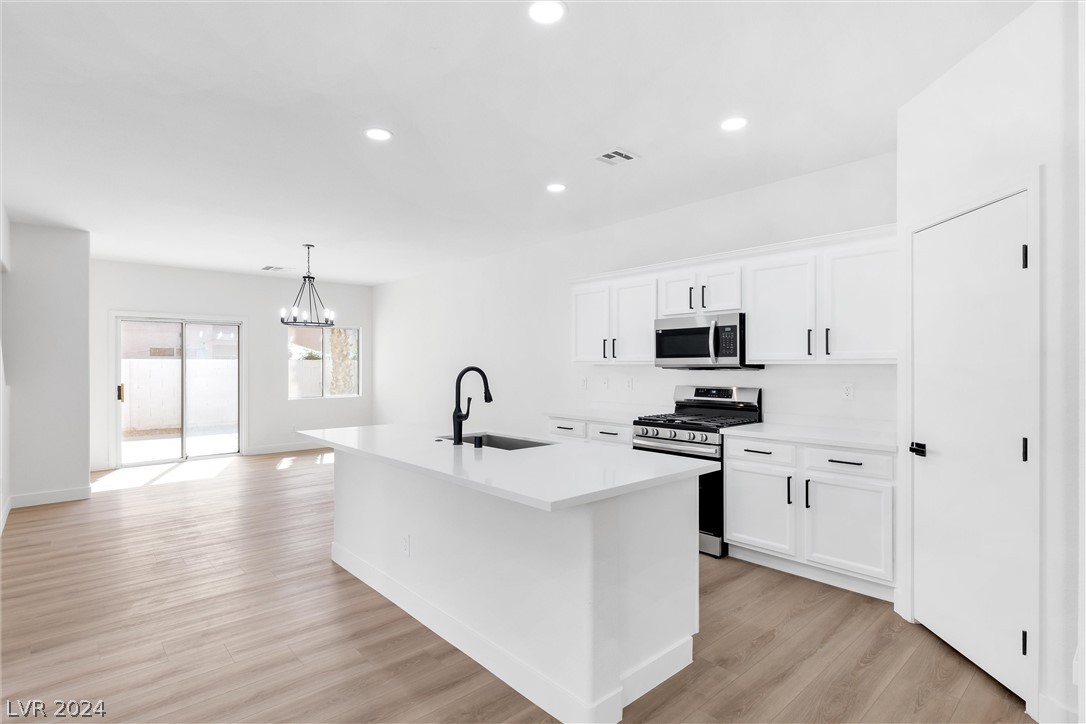 5888 Crumbling Ridge Street Henderson, NV 89011 - Photo 10 of 26