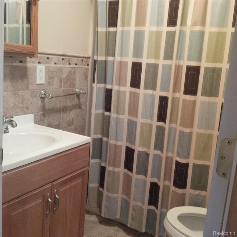 3269 Grant Road Rochester Hills, MI 48309 - Photo 6 of 11