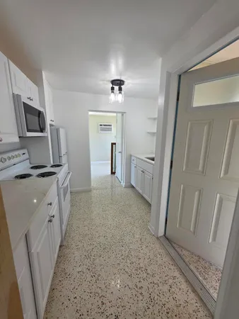 $1,675 | 1216 Cabana Road, Unit 4, Singer Island, FL 33404