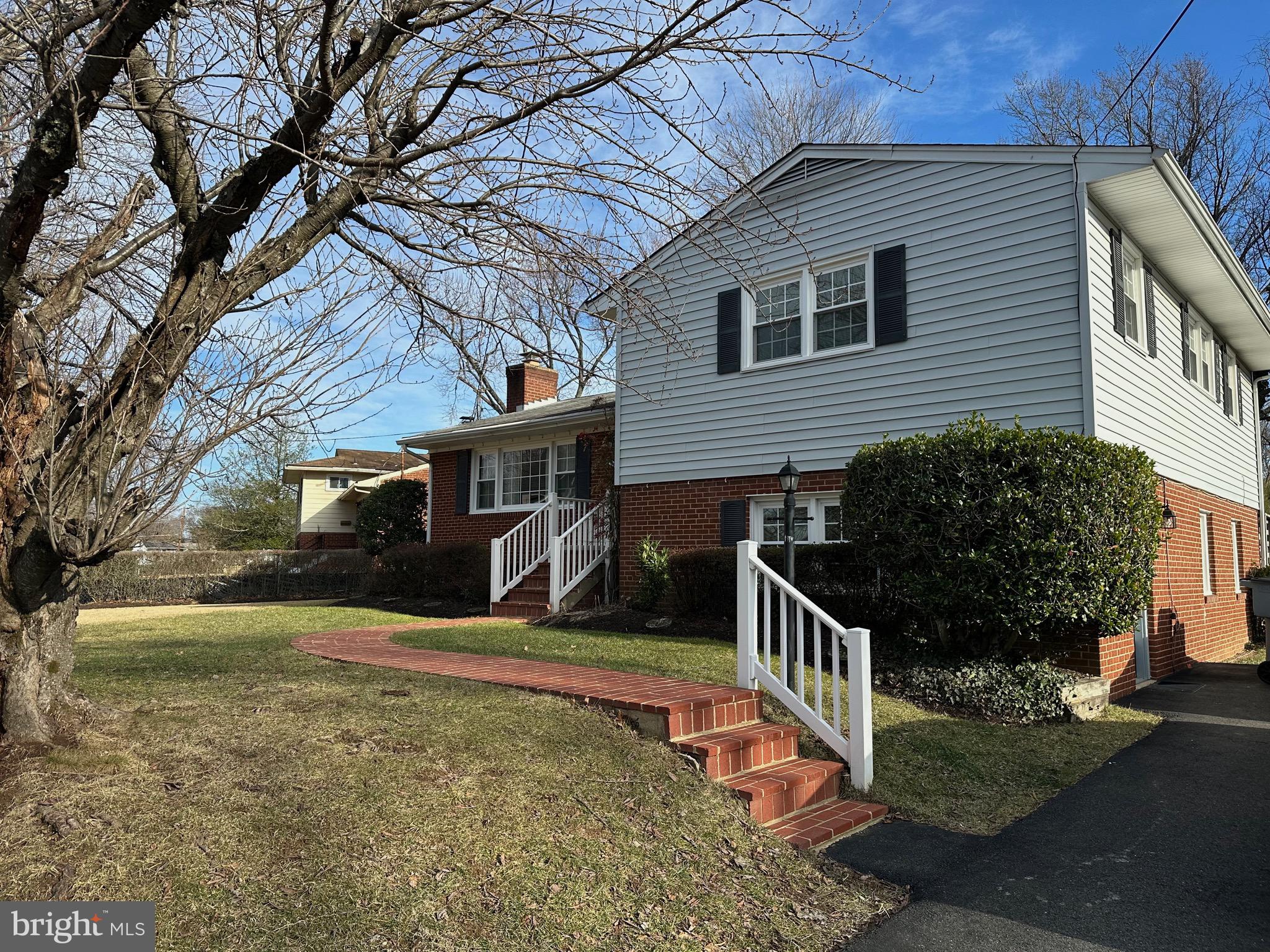 7105 Sea Cliff Road McLean, VA 22101 - Photo 6 of 6 a front view of house with yard