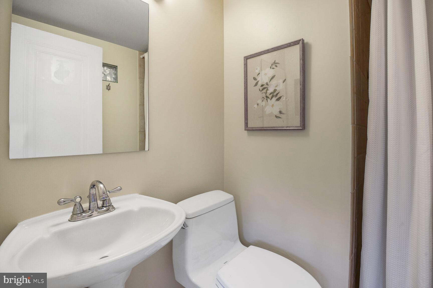 1661 Crescent Place Northwest, Unit 102 Washington, DC 20009 - Photo 22 of 34 Second Bath with Shower