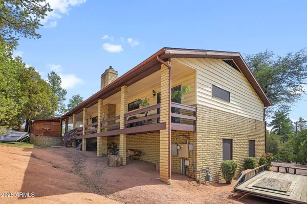 a view of outdoor space with a house