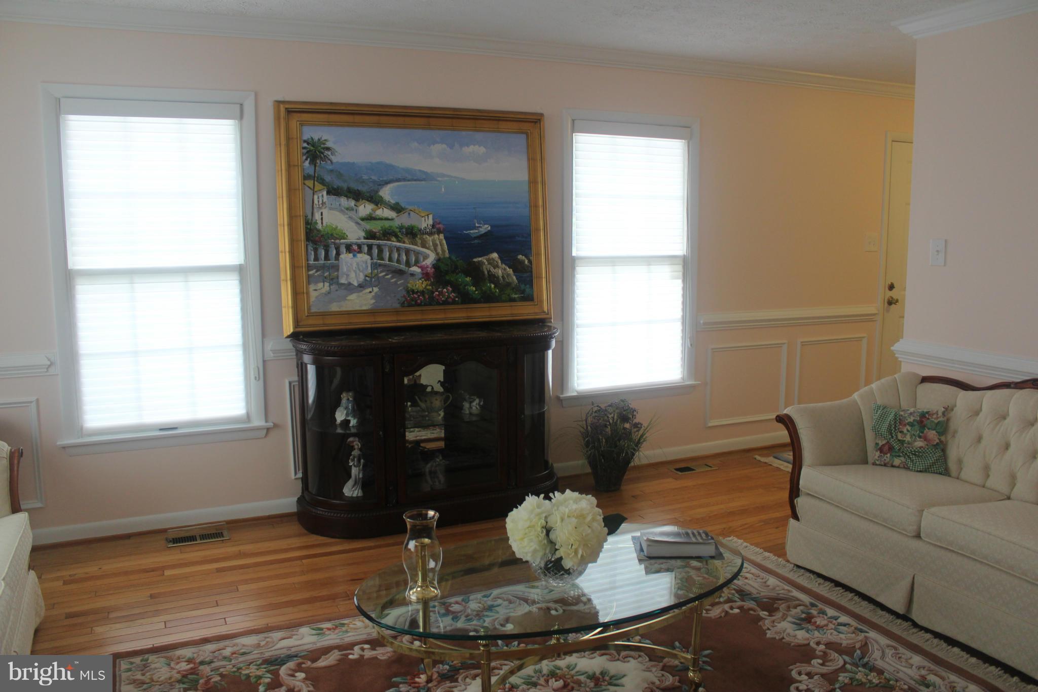 8901 Danshire Road Baltimore, MD 21236 - Photo 3 of 29 Living Room