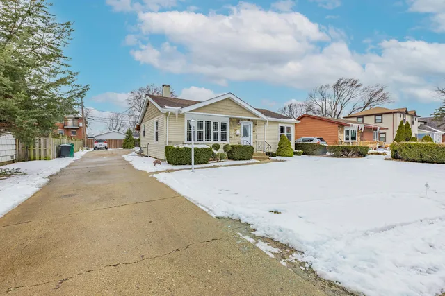 $235,000 | 8036 Newland Avenue, Burbank, IL 60459