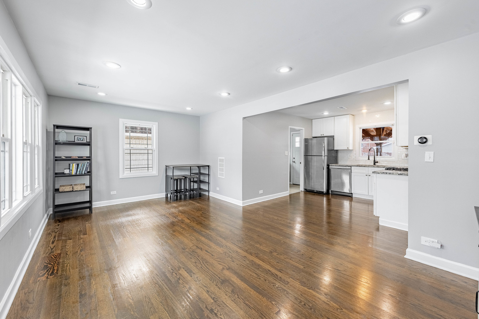 8036 Newland Avenue Burbank, IL 60459 - Photo 2 of 16