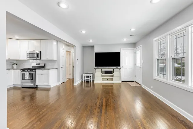 $235,000 | 8036 Newland Avenue, Burbank, IL 60459