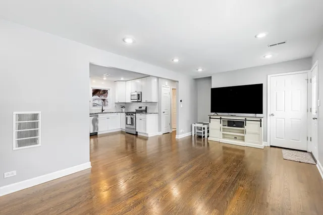 $235,000 | 8036 Newland Avenue, Burbank, IL 60459