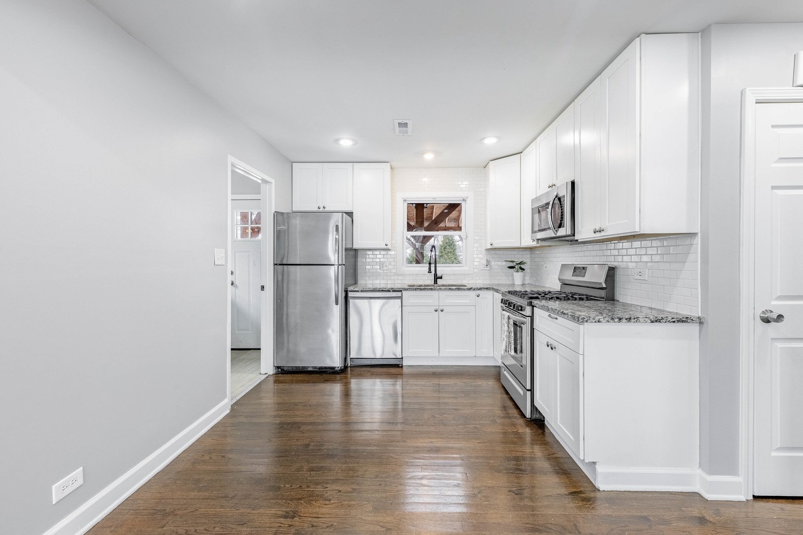 8036 Newland Avenue Burbank, IL 60459 - Photo 7 of 16