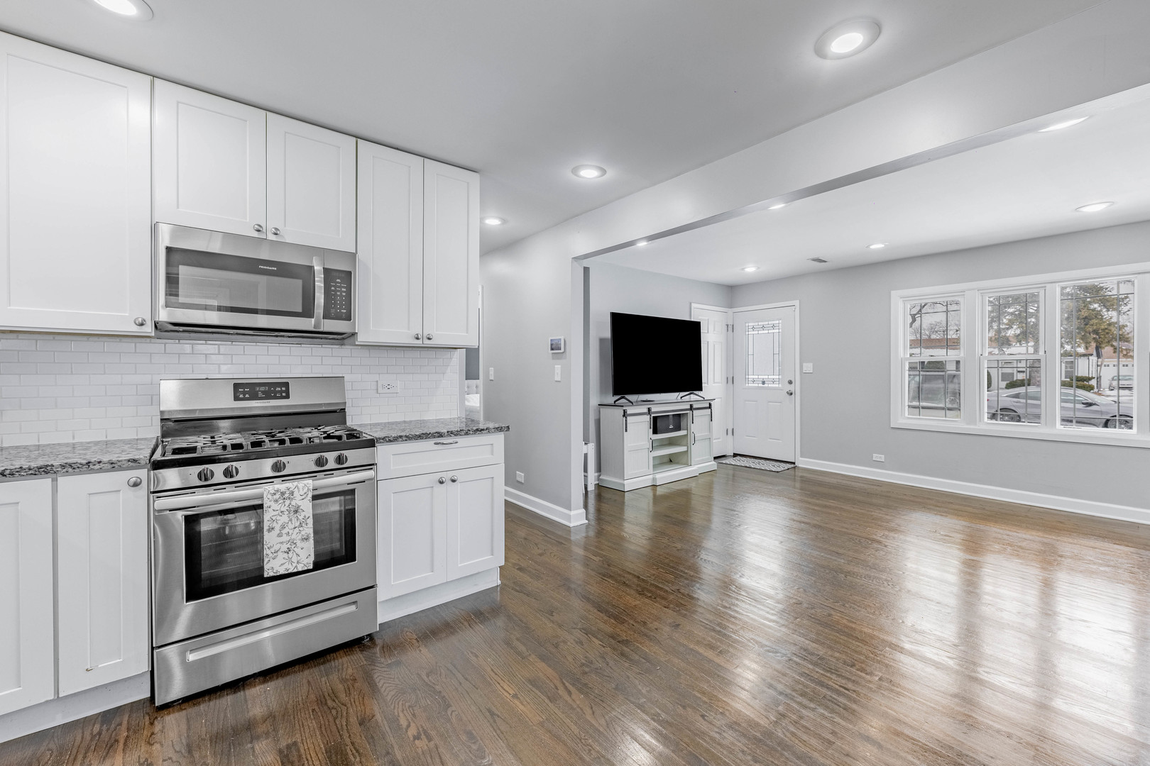 8036 Newland Avenue Burbank, IL 60459 - Photo 8 of 16