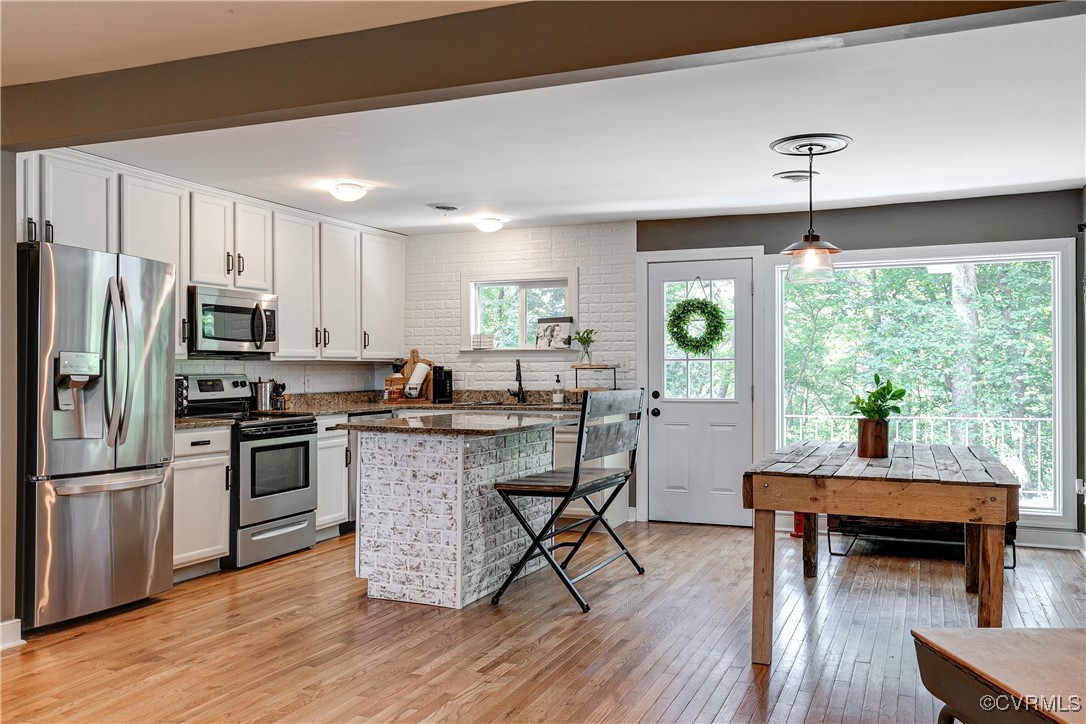 6737 Rural Point Road Mechanicsville, VA 23116 - Photo 3 of 32 Kitchen featuring hanging light fixtures, applianc
