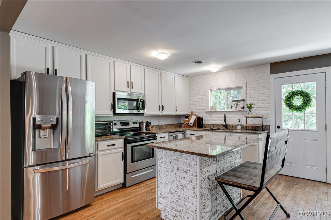 6737 Rural Point Road Mechanicsville, VA 23116 - Photo 8 of 32 Kitchen featuring a center island, light stone cou