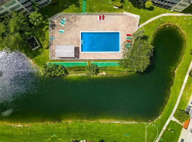 $1,900 | 1700 Northeast 191st Street, Unit 111, Miami, FL 33179