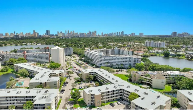 $1,900 | 1700 Northeast 191st Street, Unit 111, Miami, FL 33179