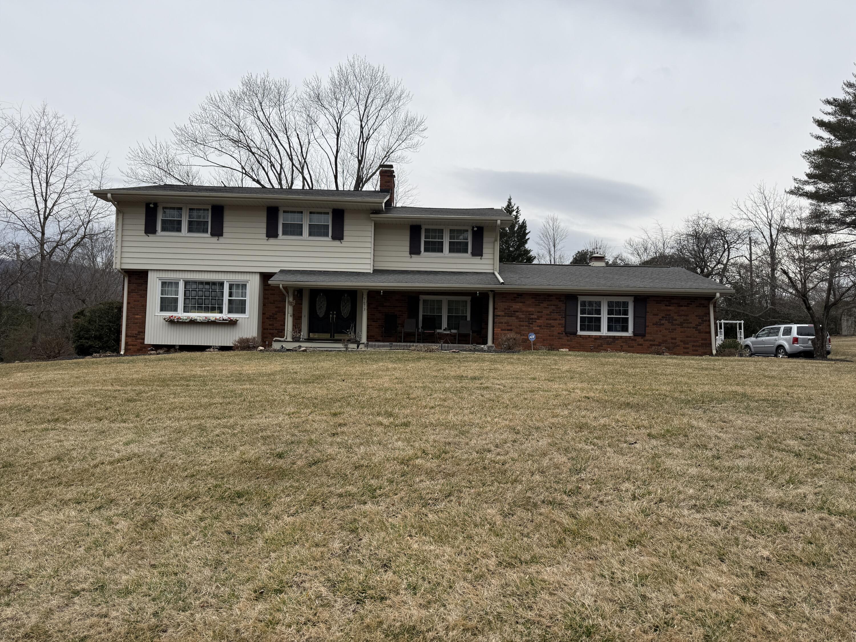 5673 Club Lane Roanoke, VA 24018 - Photo 2 of 57 IMG_7083