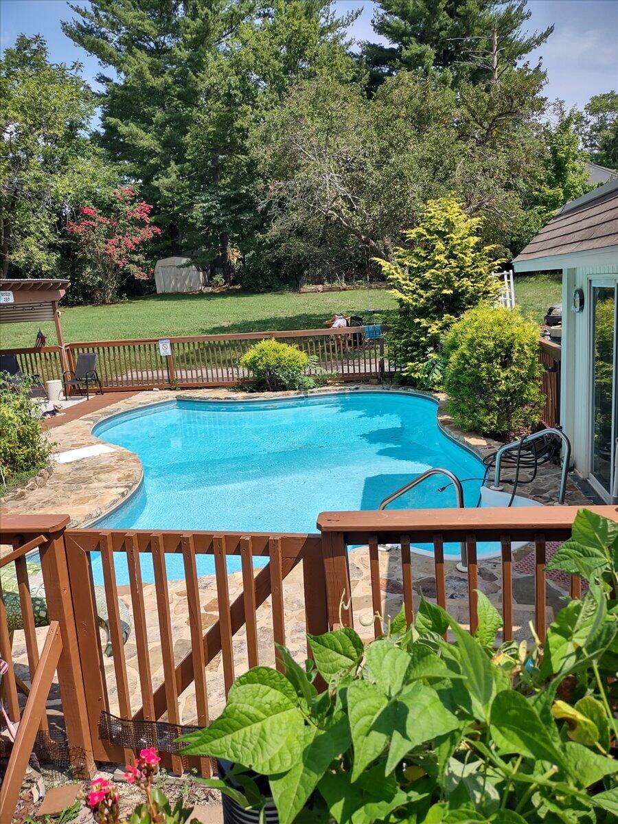 5673 Club Lane Roanoke, VA 24018 - Photo 29 of 57 26-Pool