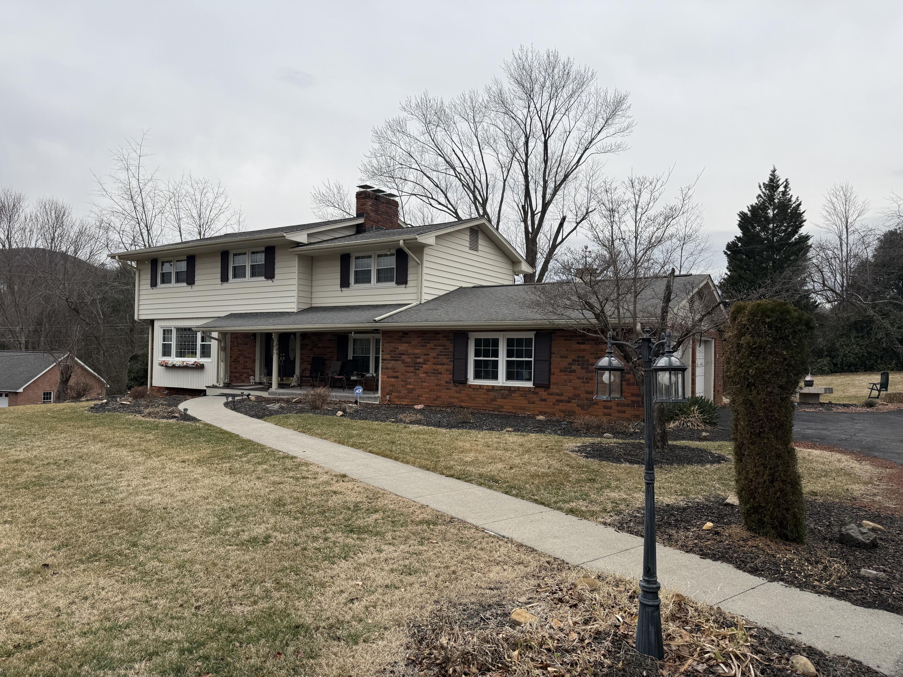 5673 Club Lane Roanoke, VA 24018 - Photo 3 of 57 IMG_7084