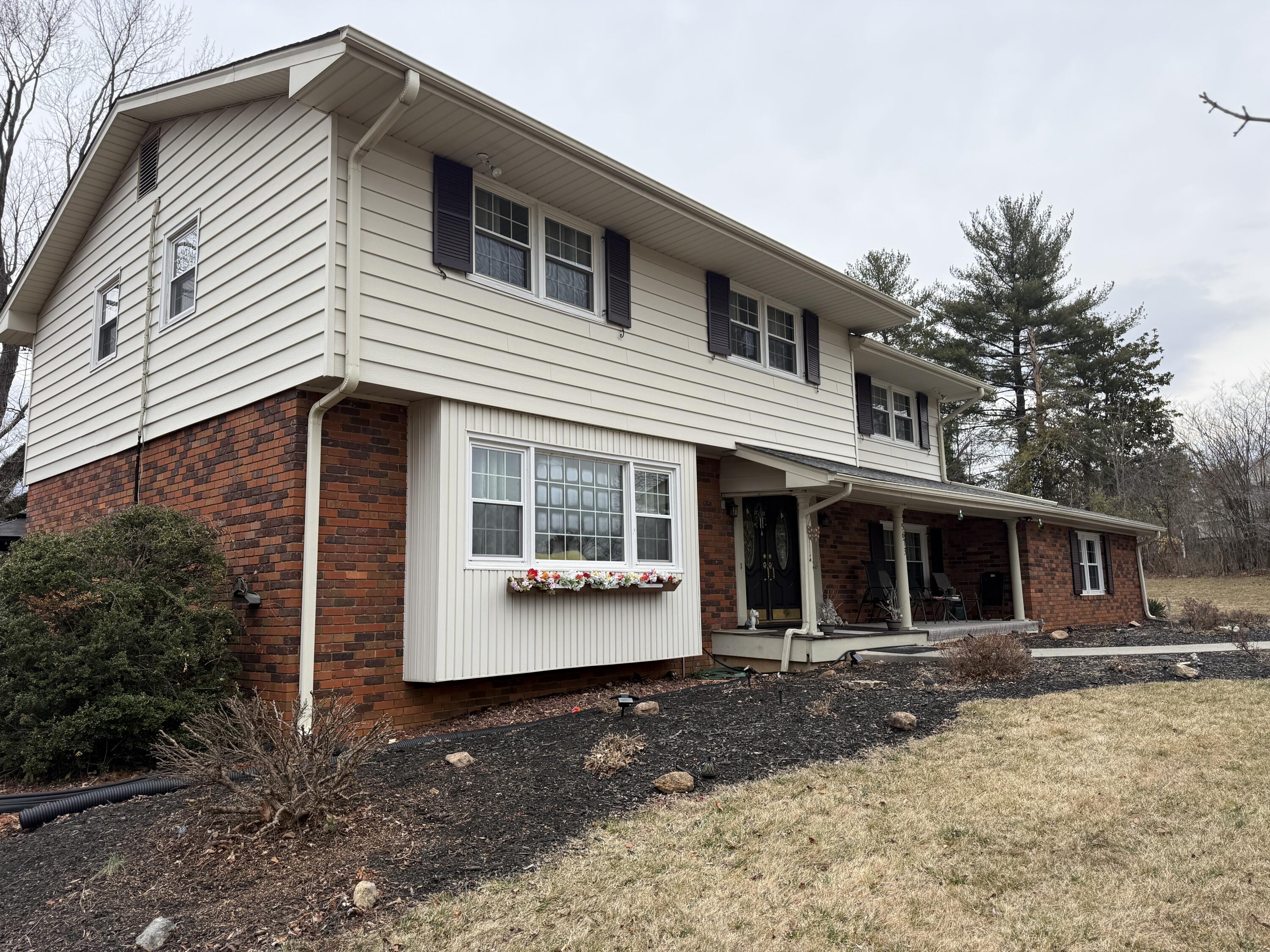 5673 Club Lane Roanoke, VA 24018 - Photo 4 of 57 IMG_7085