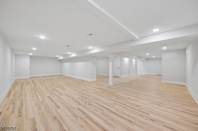 136 Irwin Street Springfield, NJ 07081 - Photo 31 of 35