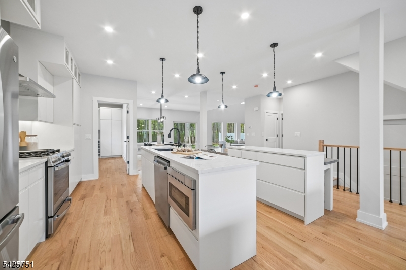 136 Irwin Street Springfield, NJ 07081 - Photo 6 of 35