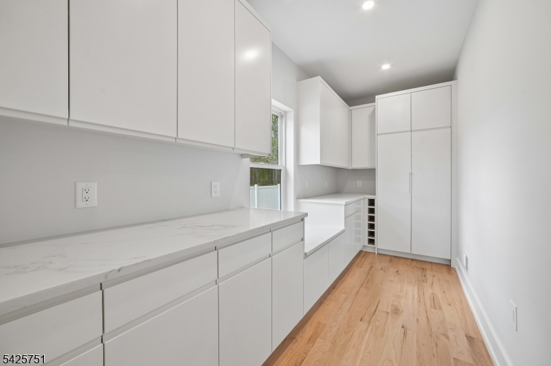 136 Irwin Street Springfield, NJ 07081 - Photo 10 of 35