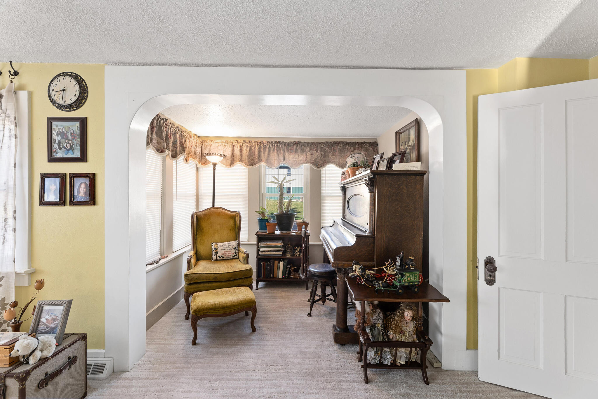 46652 River Street Dresbach, MN 55947 - Photo 14 of 32 14 SITTING ROOM