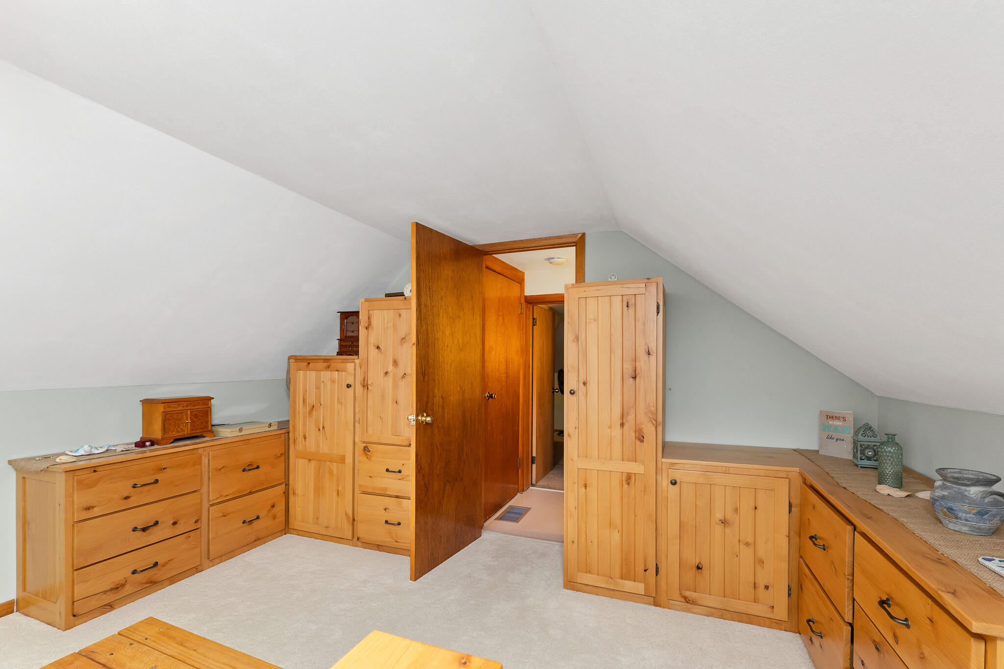 46652 River Street Dresbach, MN 55947 - Photo 18 of 32 18 PRIMARY BEDROOM