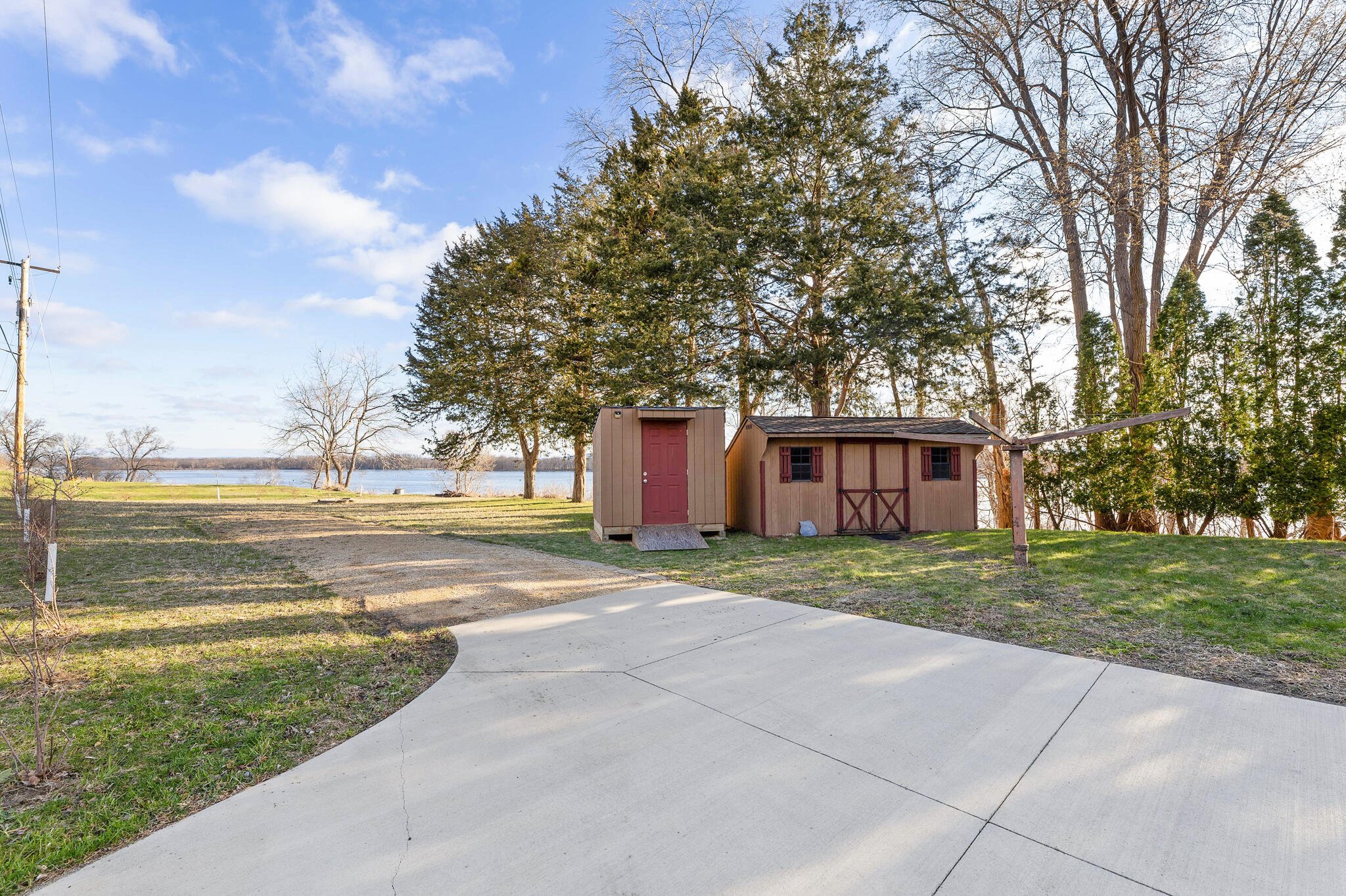 46652 River Street Dresbach, MN 55947 - Photo 28 of 32 28 SHED AND DETACHED OFFICE