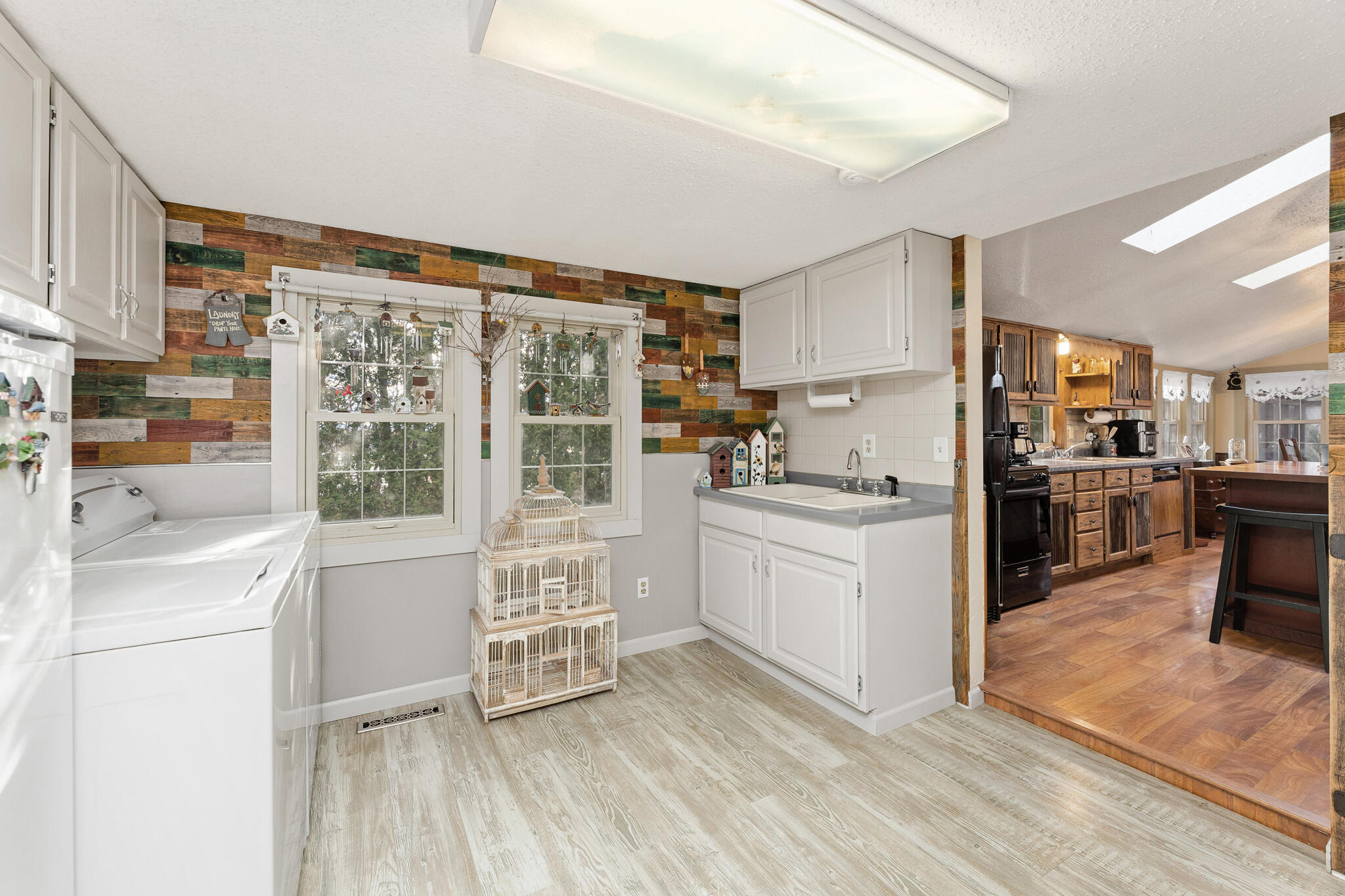 46652 River Street Dresbach, MN 55947 - Photo 5 of 32 5 GARAGE ENTRY- LAUNDRY