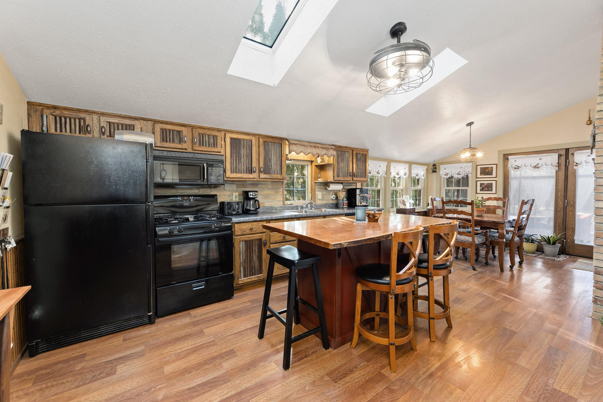 46652 River Street Dresbach, MN 55947 - Photo 7 of 32 7 KITCHEN