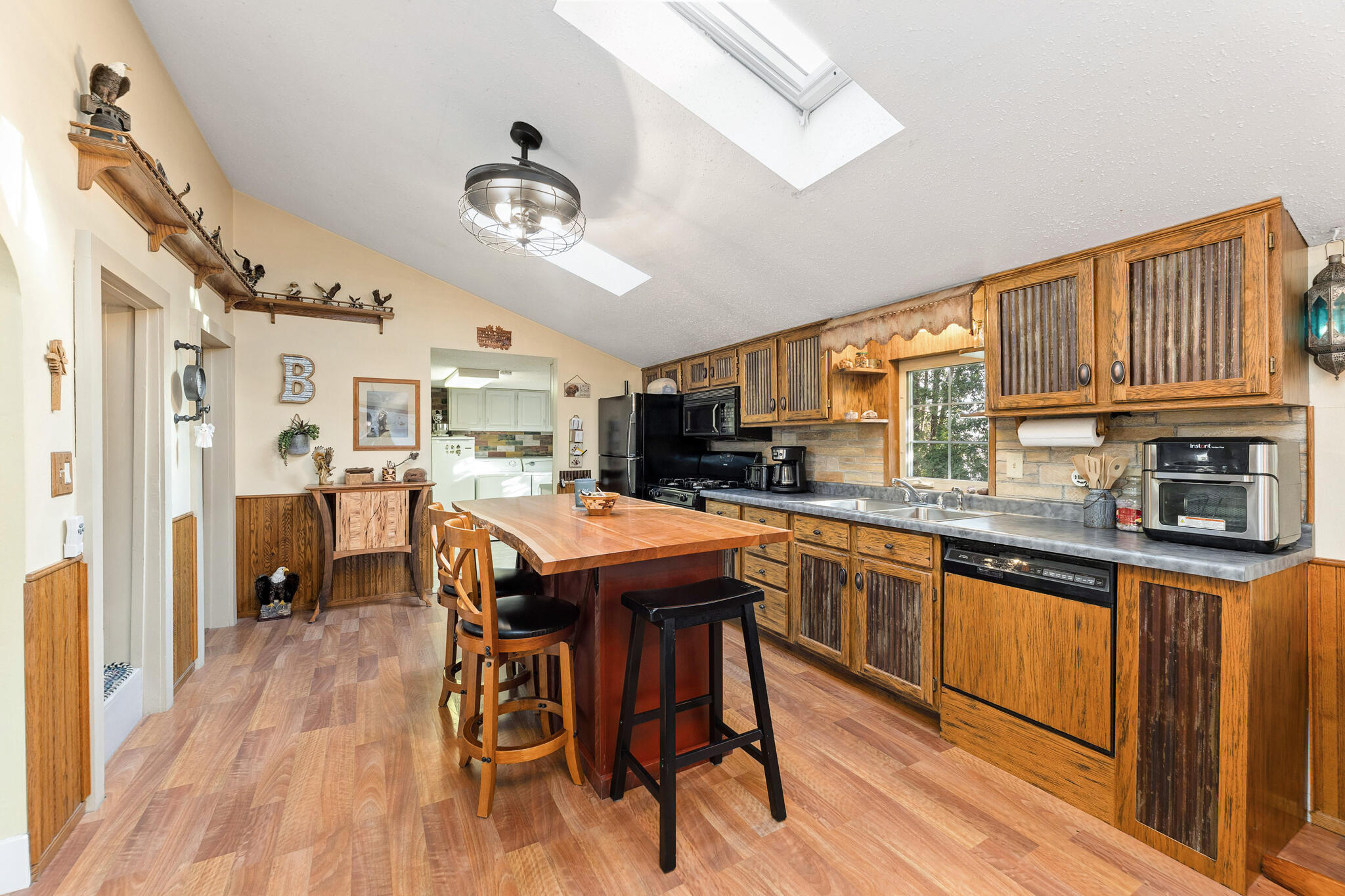 46652 River Street Dresbach, MN 55947 - Photo 8 of 32 8 KITCHEN