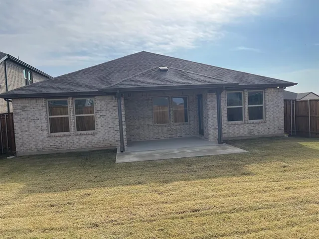 a house view with a outdoor space