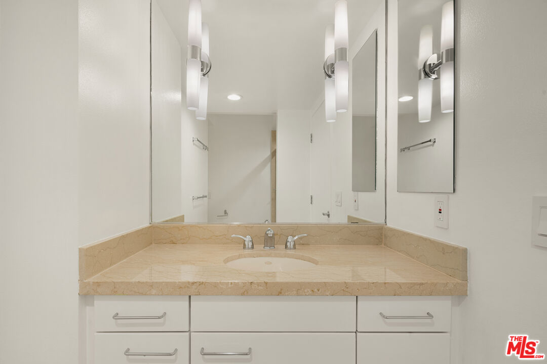 13600 Marina Pointe Drive, Unit 1005 Marina del Rey, CA 90292 - Photo 16 of 64