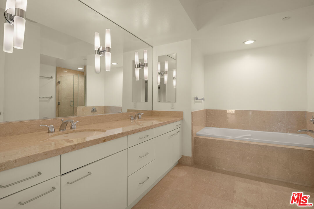 13600 Marina Pointe Drive, Unit 1005 Marina del Rey, CA 90292 - Photo 22 of 64