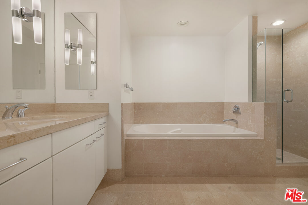 13600 Marina Pointe Drive, Unit 1005 Marina del Rey, CA 90292 - Photo 23 of 64