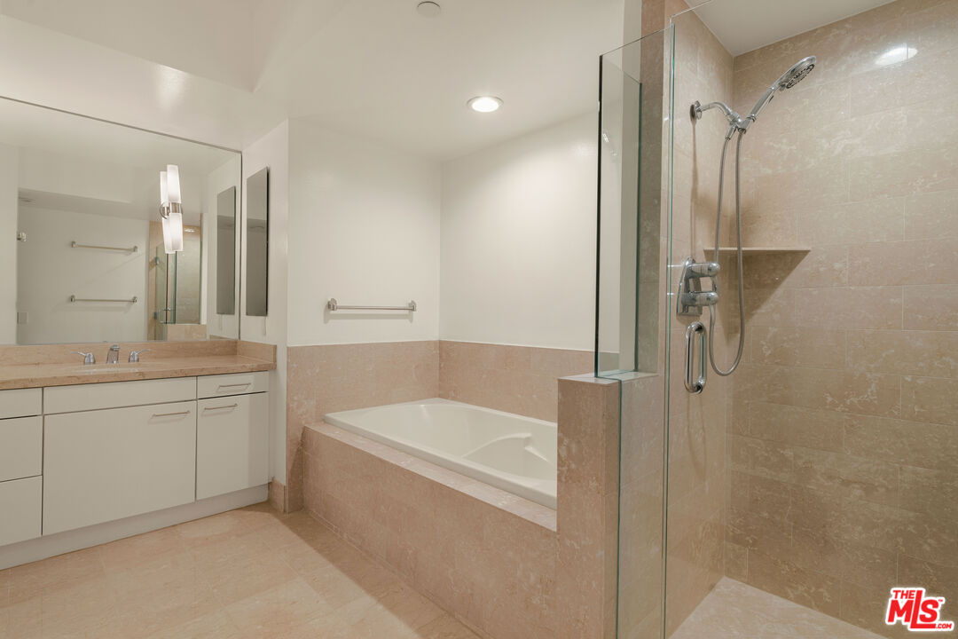 13600 Marina Pointe Drive, Unit 1005 Marina del Rey, CA 90292 - Photo 24 of 64