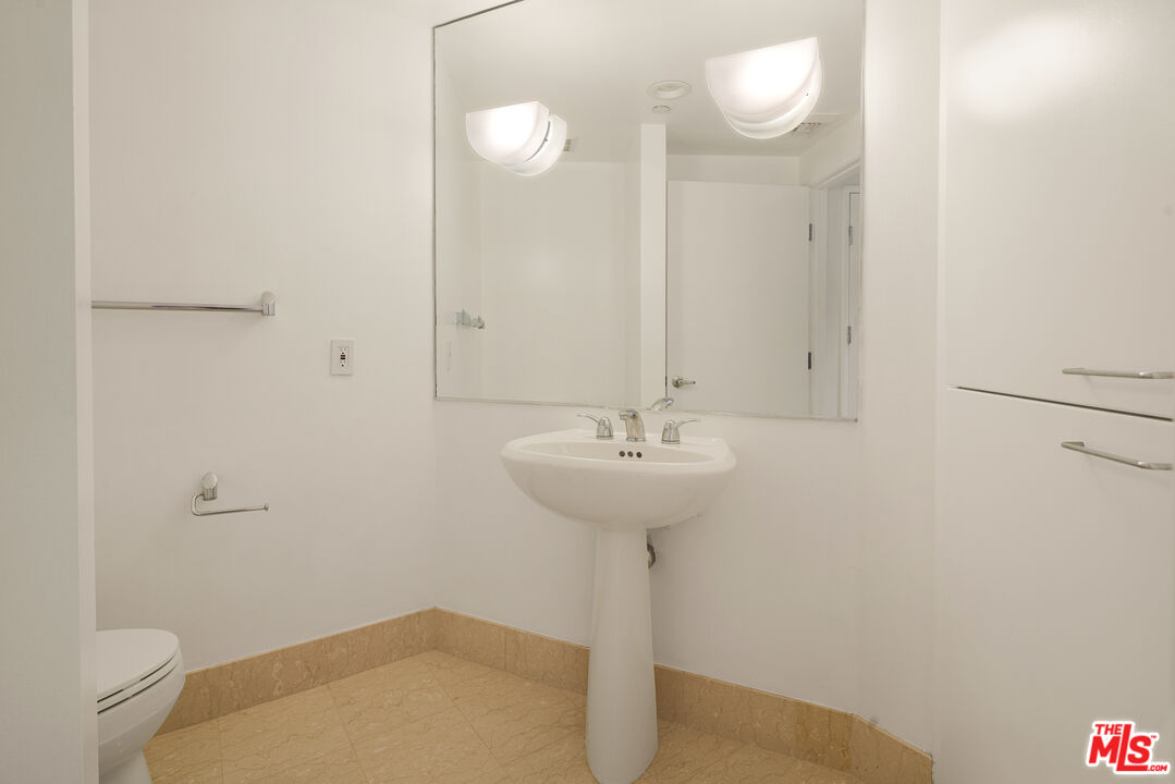 13600 Marina Pointe Drive, Unit 1005 Marina del Rey, CA 90292 - Photo 27 of 64