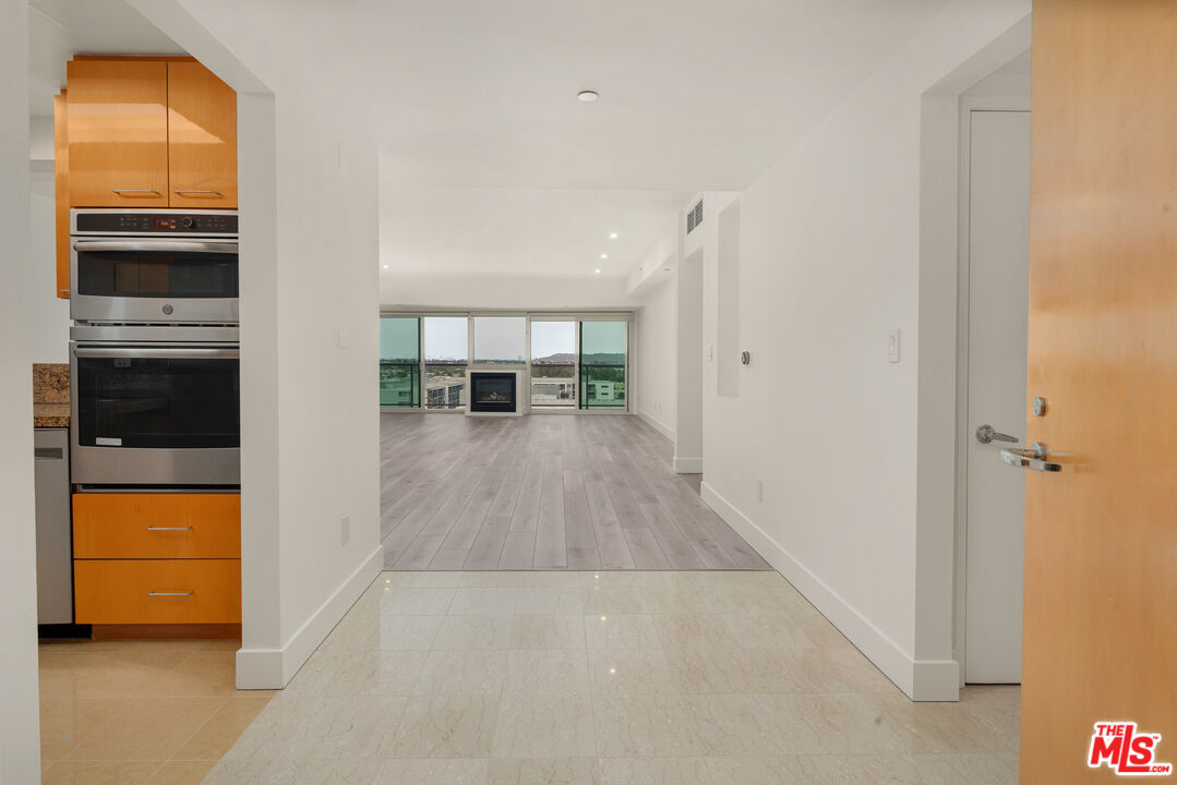 13600 Marina Pointe Drive, Unit 1005 Marina del Rey, CA 90292 - Photo 3 of 64