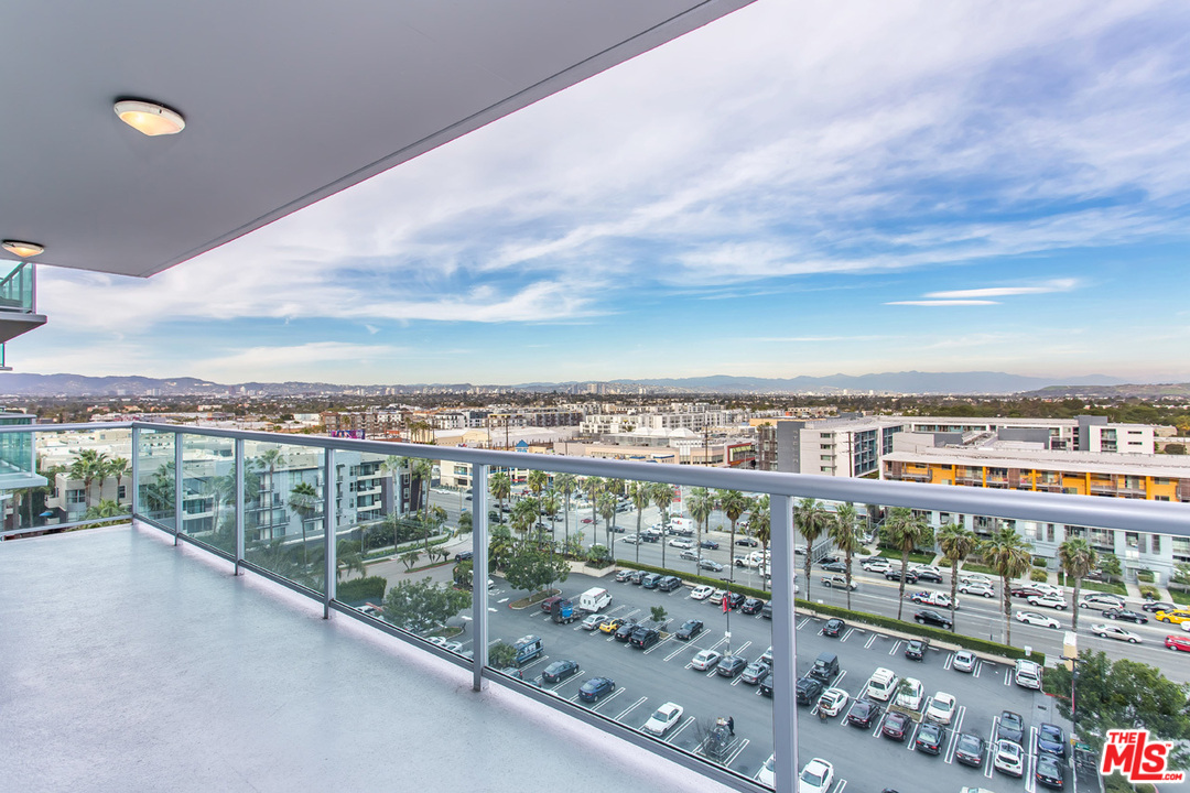 13600 Marina Pointe Drive, Unit 1005 Marina del Rey, CA 90292 - Photo 32 of 64