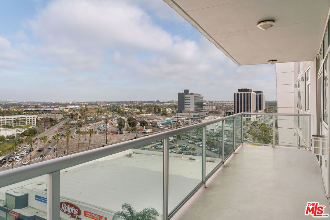 13600 Marina Pointe Drive, Unit 1005 Marina del Rey, CA 90292 - Photo 8 of 64