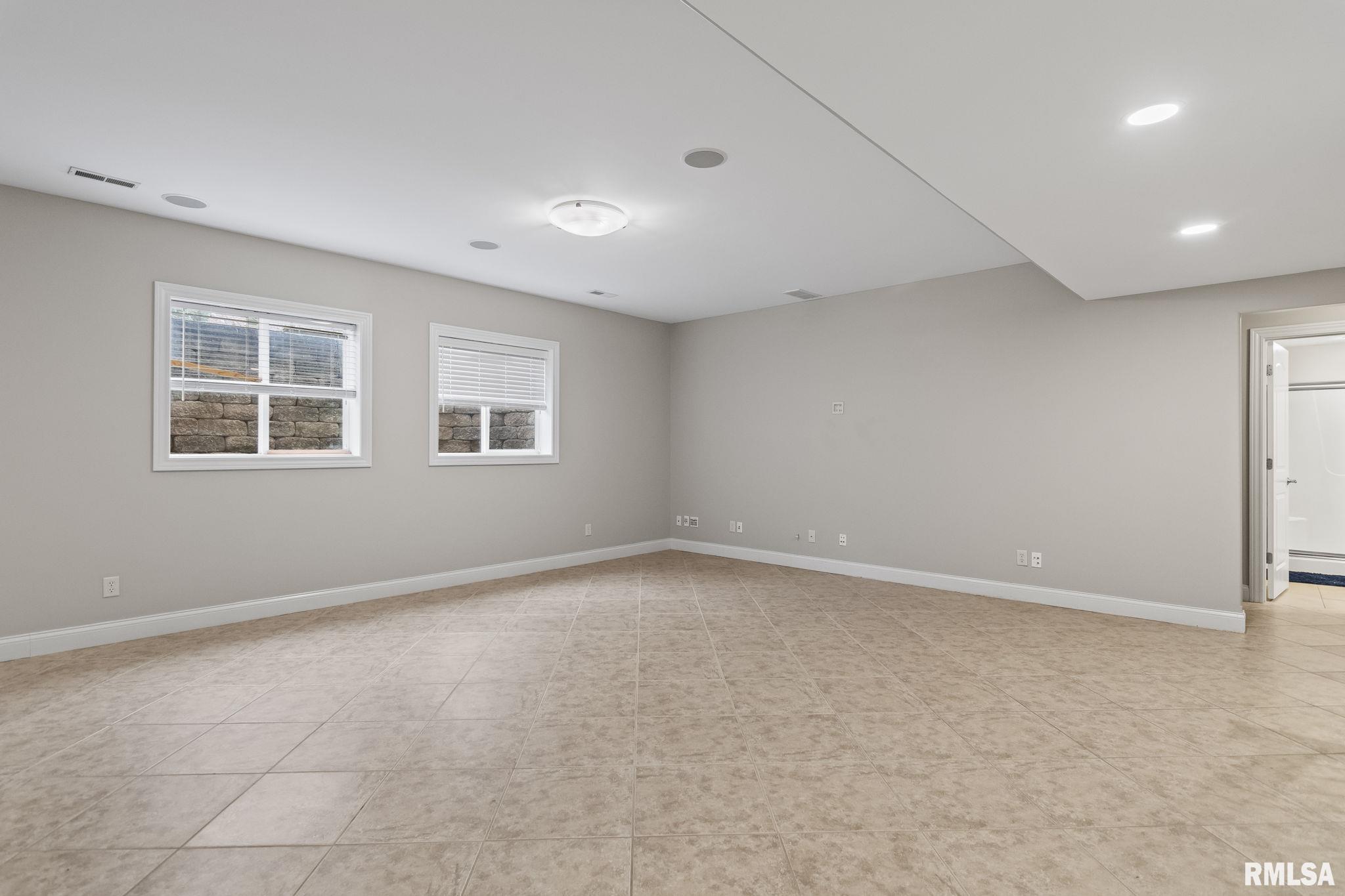 2205 Interlacken Drive Springfield, IL 62704 - Photo 28 of 34