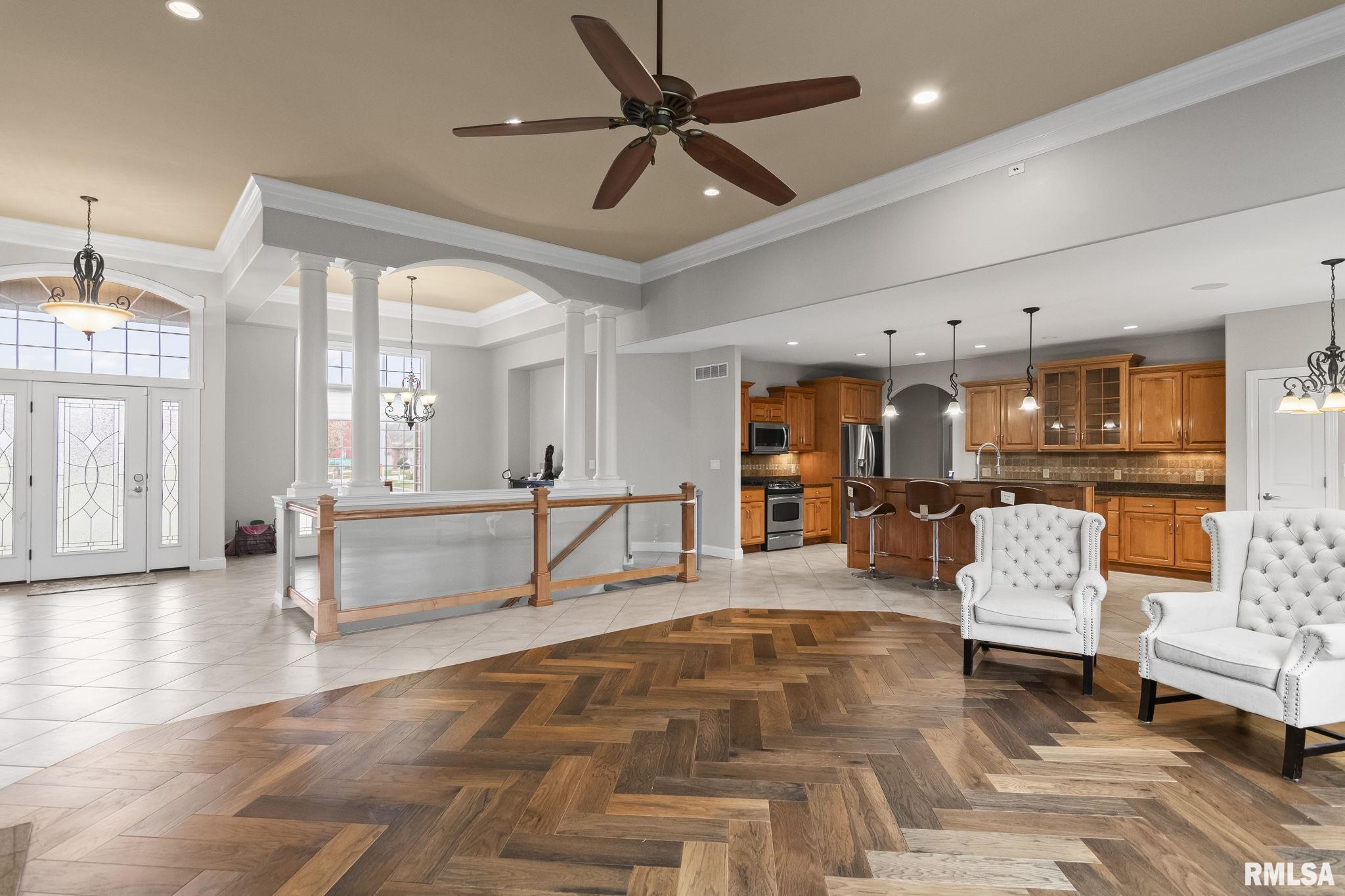 2205 Interlacken Drive Springfield, IL 62704 - Photo 4 of 34