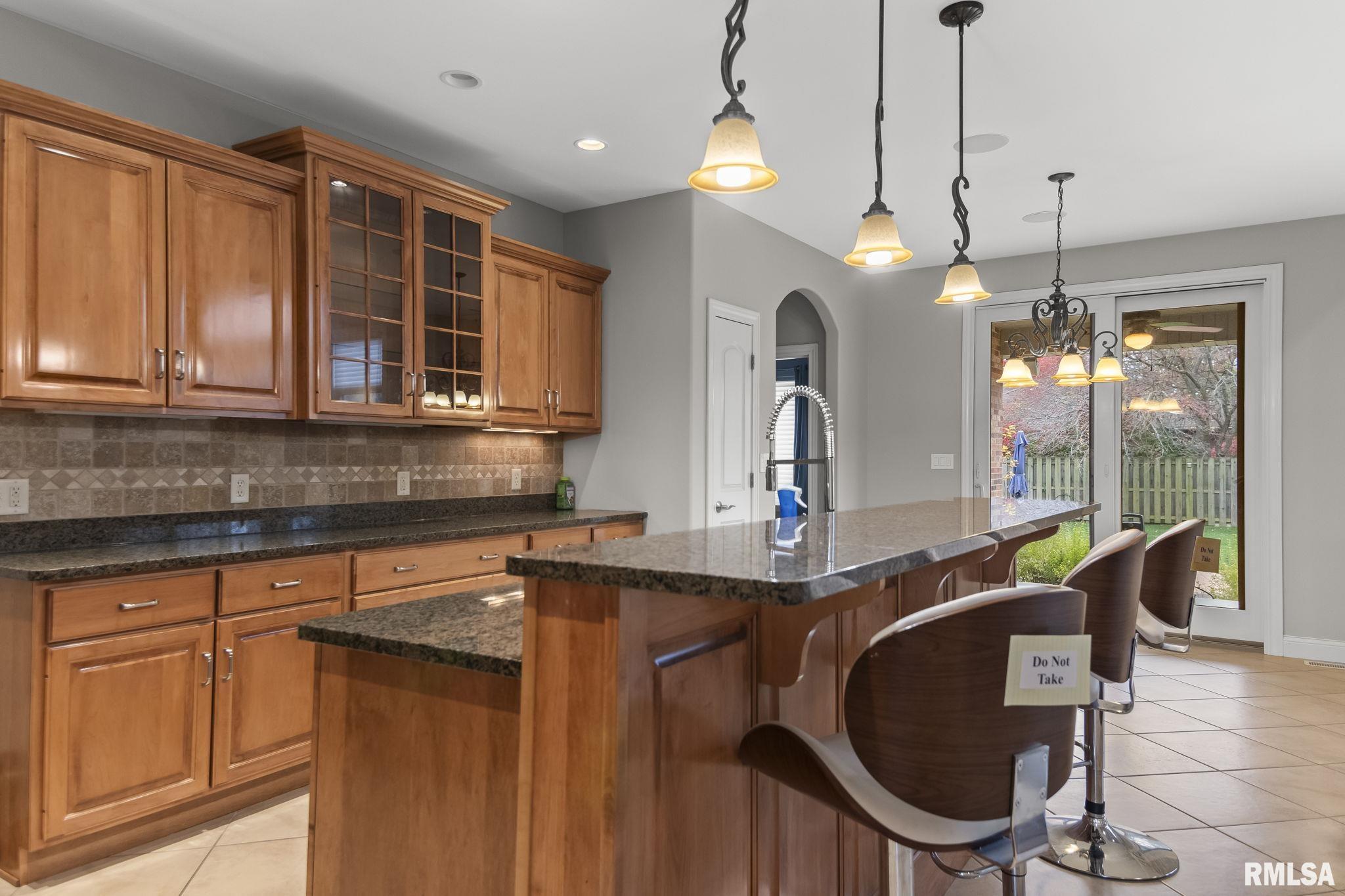 2205 Interlacken Drive Springfield, IL 62704 - Photo 9 of 34