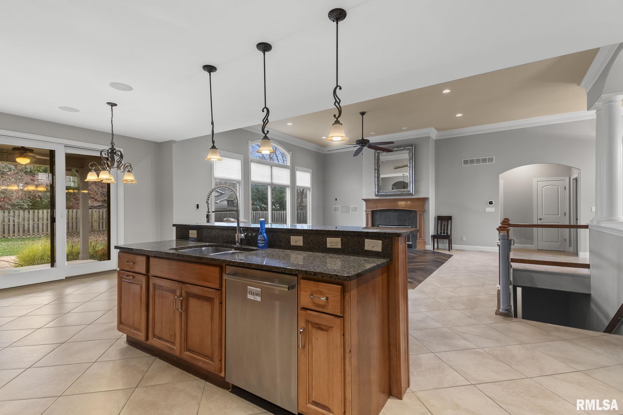 2205 Interlacken Drive Springfield, IL 62704 - Photo 10 of 34