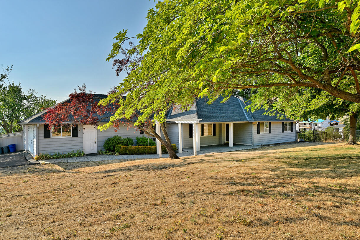 5493 Hillcrest Road Medford, OR 97504 - Photo 33 of 44 DSC_4171