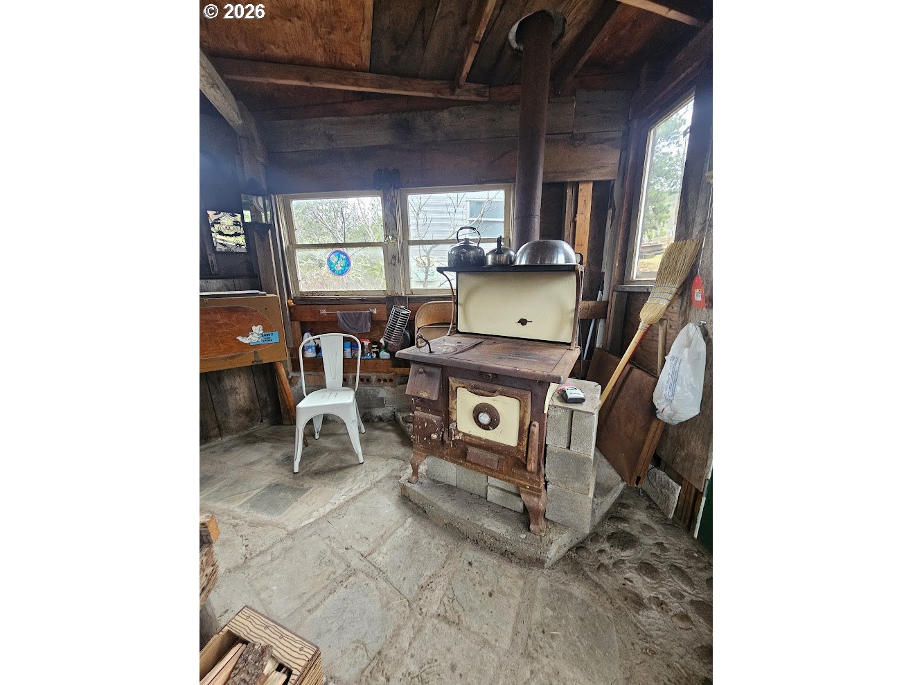 Wahkiacus Heights Road Klickitat, WA 98670 - Photo 38 of 42 a living room with furniture and a clock