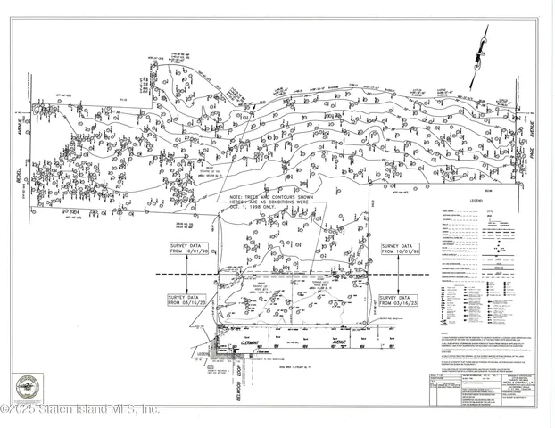 a black and white photo of a room